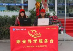 小红帽坚守岗位,新华学子情暖倒春寒