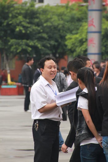四川新华2013毕业典礼：这一天，我们毕业了