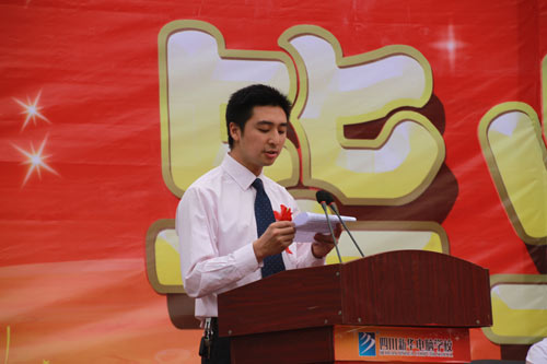 四川新华2013毕业典礼：这一天，我们毕业了