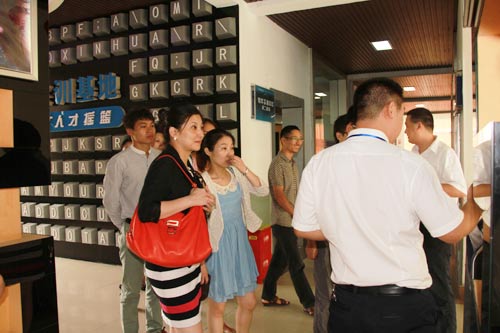 在软件项目实训基地，企业体验了学子的软件作品