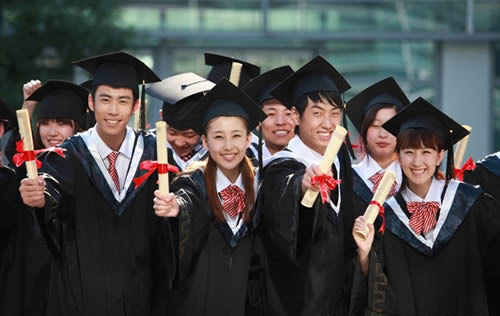 在新华，我们拿到了大学学历