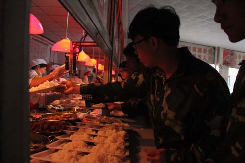 食堂打饭