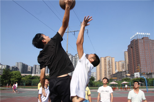 <b>【激情七月】2015年暑期篮球比赛火热开赛</b>